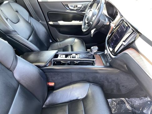 Used 2021 Volvo S60 T5 Momentum FWD image 10