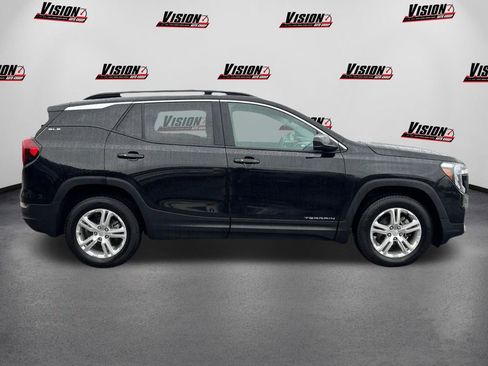Used 2022 GMC Terrain SLE w/ Driver Convenience Package image 4