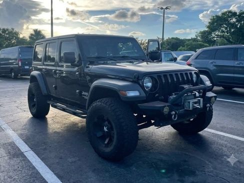 Used 2018 Jeep Wrangler Unlimited Sport S AWD/4WD image 3