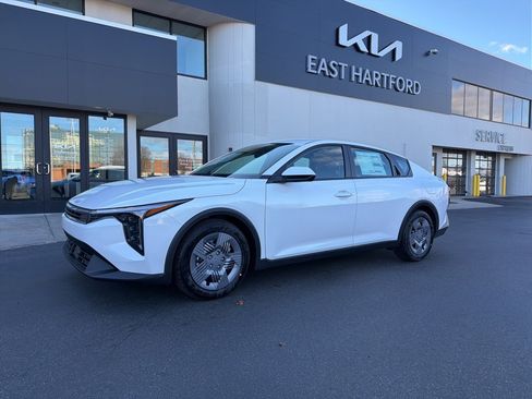 New 2025 Kia K4 LX image 1