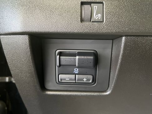 Used 2025 GMC Canyon Denali AWD/4WD image 34