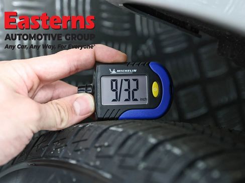 Used 2023 Chrysler Pacifica Touring-L FWD image 27
