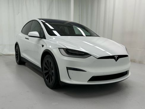 Used 2022 Tesla Model X Plaid image 2