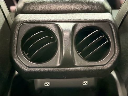 Used 2018 Jeep Wrangler Unlimited Sport S image 25