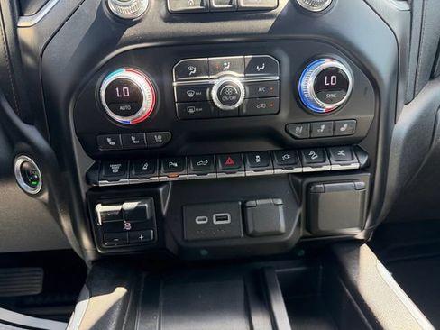 Used 2021 GMC Sierra 2500 AT4 w/ AT4 Premium Plus Package AWD/4WD image 12