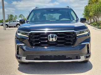 Used 2025 Honda Pilot Touring video 2
