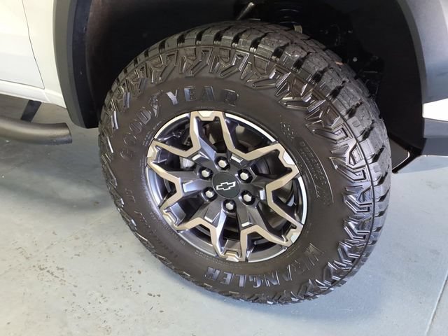 Used 2024 Chevrolet Colorado ZR2 w/ ZR2 Convenience Package III AWD/4WD image 9