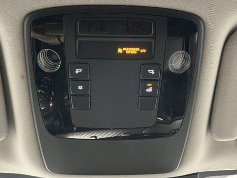 Used 2024 Kia Carnival LX FWD image 32
