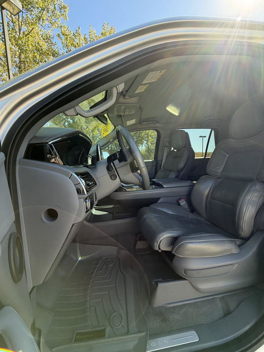 Used 2019 Lincoln Navigator L Select w/ Cargo Package AWD/4WD image 3