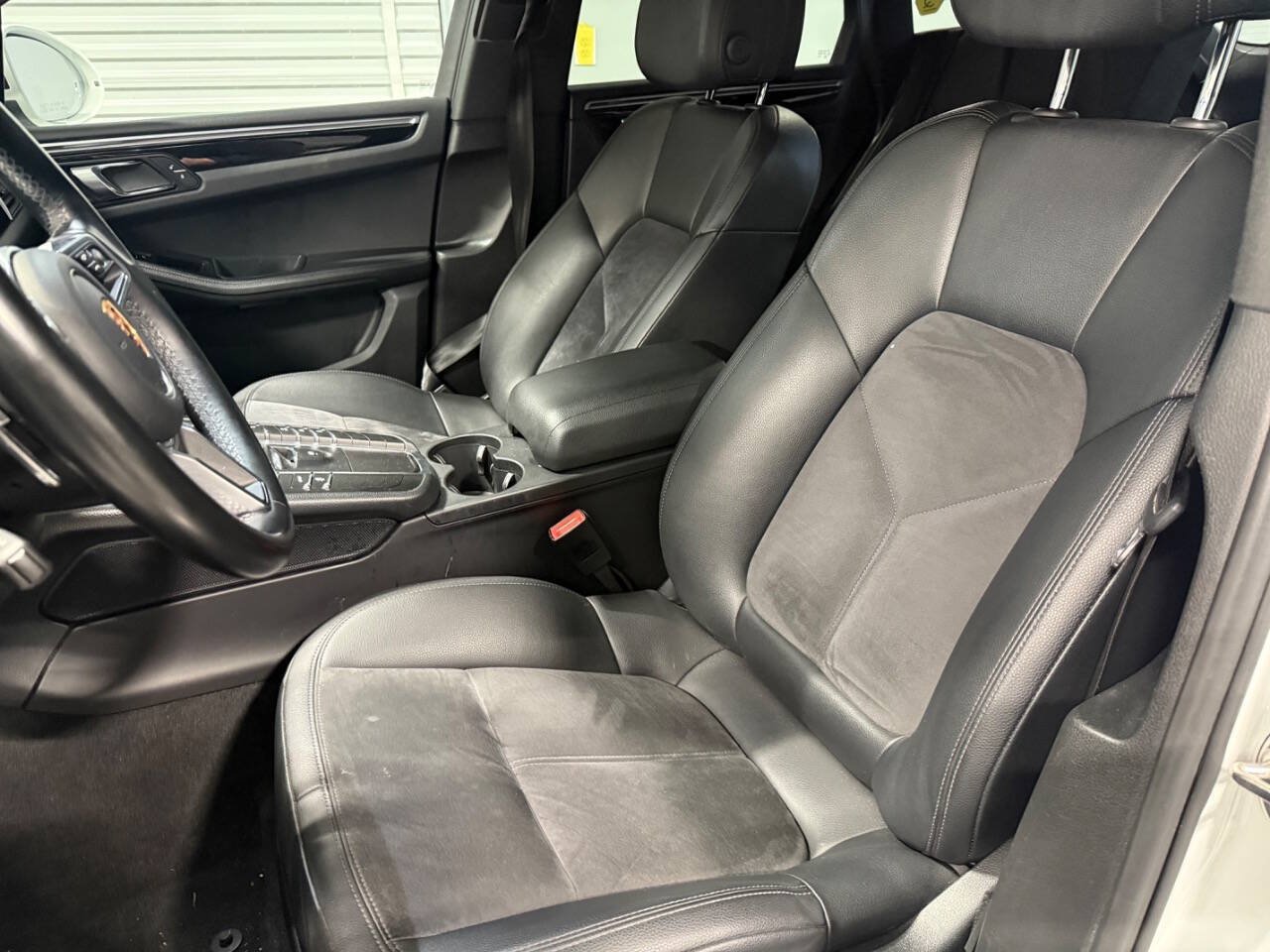 Used 2018 Porsche Macan AWD/4WD image 11