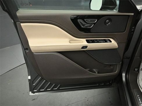 Certified 2023 Lincoln Aviator Reserve w/ Equipment Group 201A image 21
