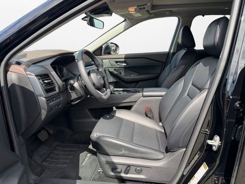 Used 2023 Nissan Rogue SV w/ SV Premium B Package image 9