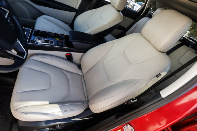 Used 2020 Ford Edge Titanium AWD/4WD image 52