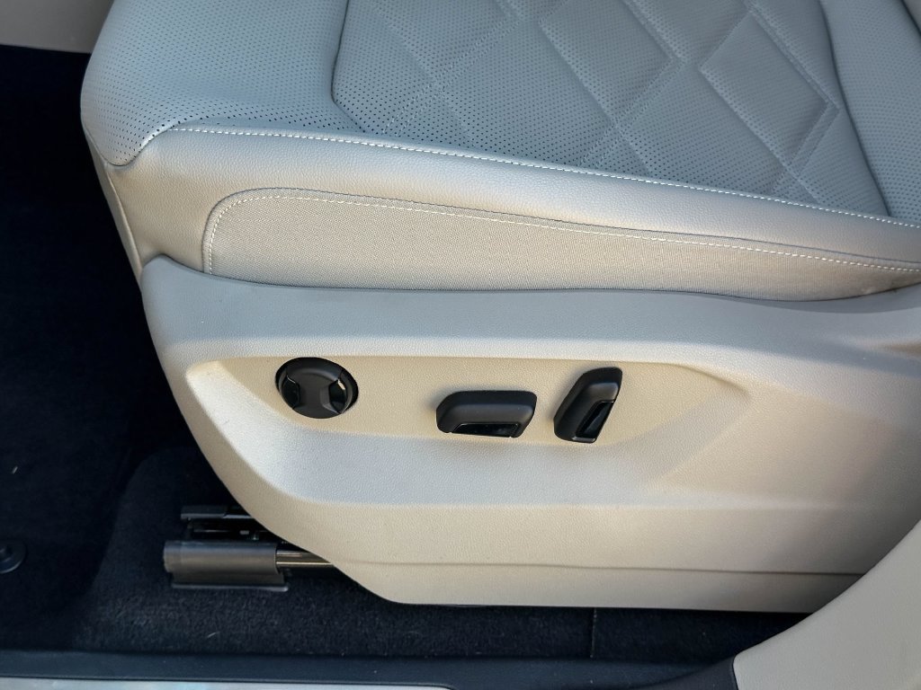 Used 2024 Volkswagen Atlas SE w/ Panoramic Sunroof Package FWD image 15