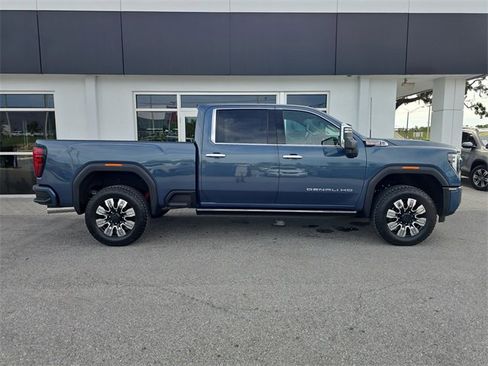 New 2025 GMC Sierra 2500 Denali w/ Denali Reserve Package image 7