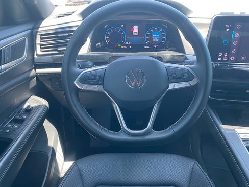 Certified 2024 Volkswagen Atlas Cross Sport SE AWD/4WD image 4