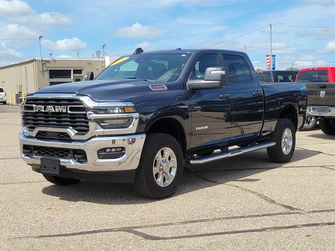 Used 2026 RAM 2500 Big Horn AWD/4WD image 2