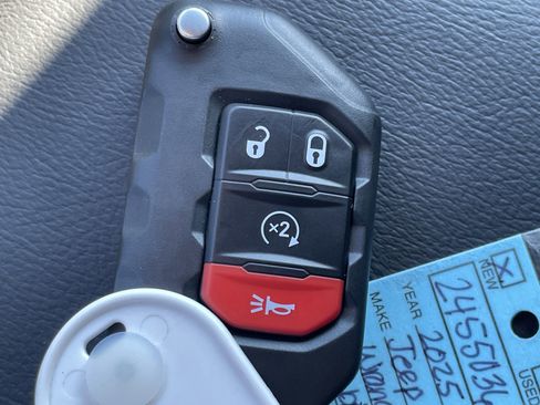 New 2025 Jeep Wrangler Unlimited Rubicon 392 image 28