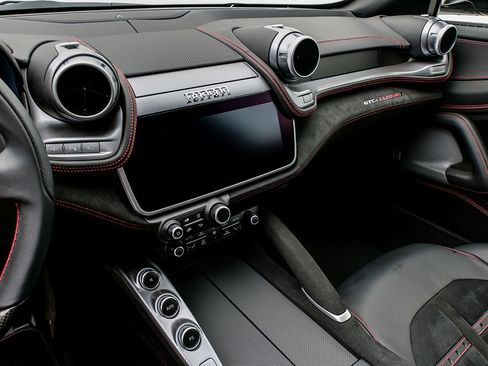 Used 2020 Ferrari GTC4Lusso T RWD image 11