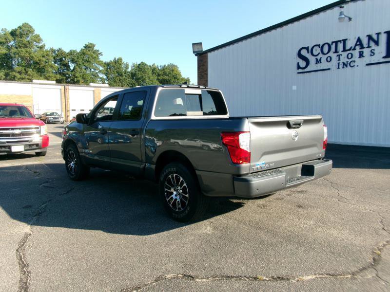 Used 2022 Nissan Titan SV RWD image 8