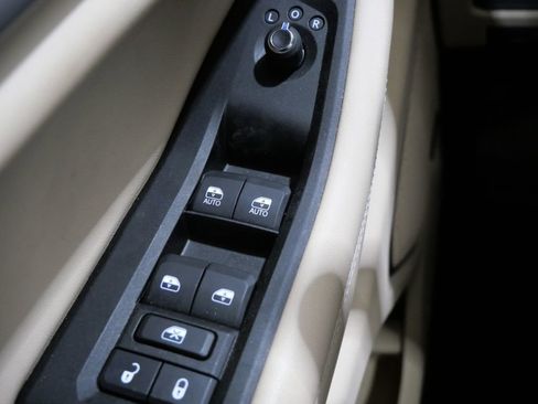 Used 2021 Jeep Grand Cherokee L Limited w/ Luxury Tech Group II image 13