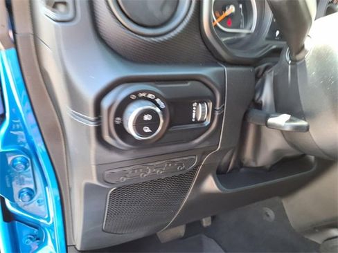 Used 2024 Jeep Gladiator Rubicon w/ Technology Group image 16