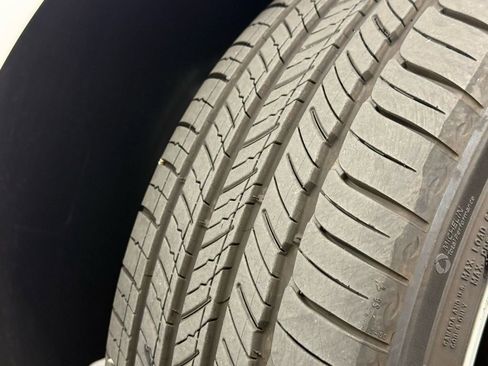 Used 2025 Genesis G70 2.5T image 38