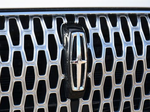 Used 2023 Lincoln Corsair Standard image 34