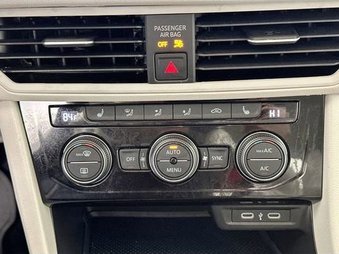 Used 2024 Volkswagen Jetta SE w/ Panoramic Sunroof Package image 14