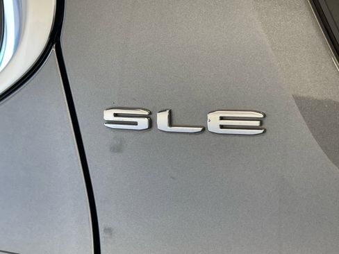 Used 2021 GMC Acadia SLE image 10