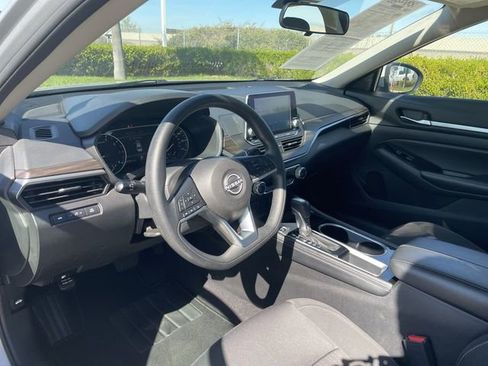 Used 2023 Nissan Altima 2.5 SV image 10