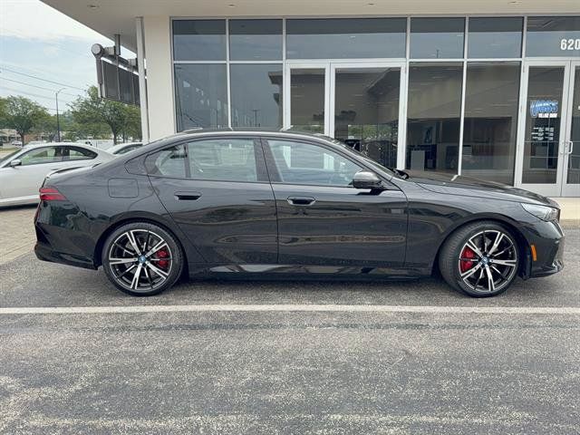 Used 2025 BMW 550e xDrive w/ Premium Package AWD/4WD image 2