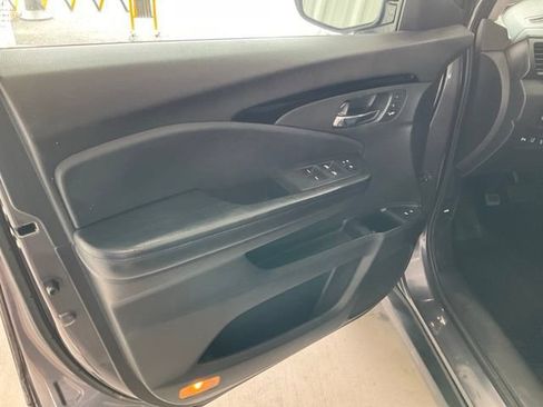 Used 2016 Honda Pilot Touring image 5