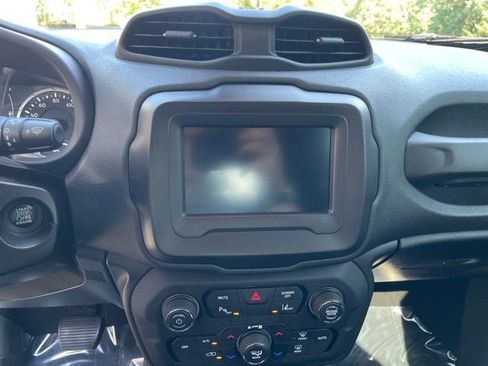Used 2018 Jeep Renegade Latitude w/ Advanced Technology Group FWD image 21