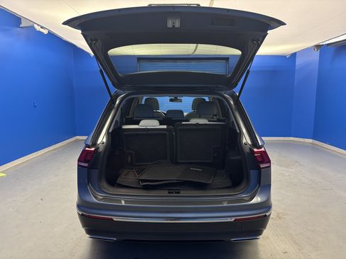 Used 2020 Volkswagen Tiguan SE w/ Panoramic Sunroof Package image 28