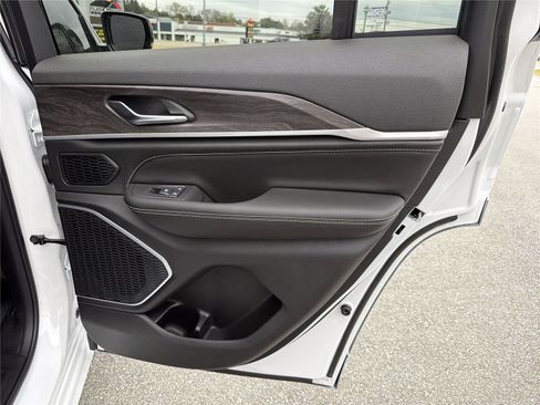 New 2026 Jeep Grand Cherokee Limited Reserve image 13