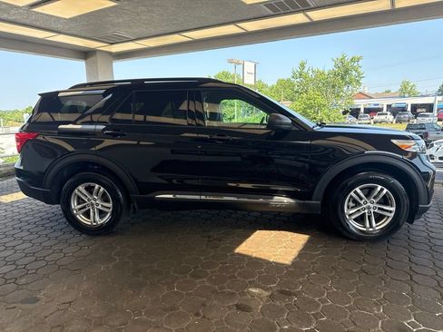 Used 2023 Ford Explorer XLT AWD/4WD image 5
