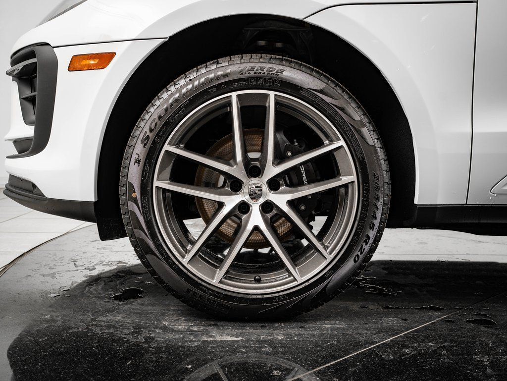 Certified 2026 Porsche Macan AWD/4WD image 13
