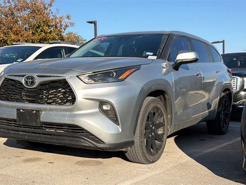 Used 2023 Toyota Highlander LE image 15