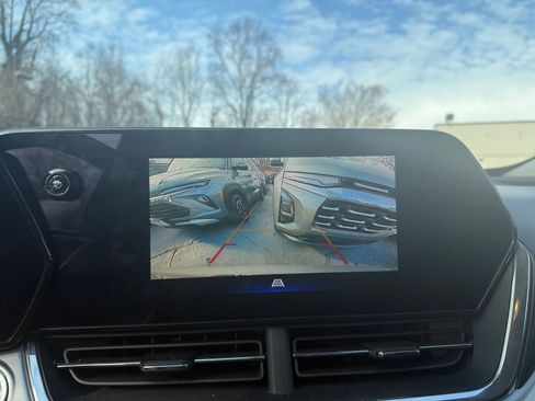 Used 2025 Chevrolet Trax LT w/ LT Convenience Package image 17