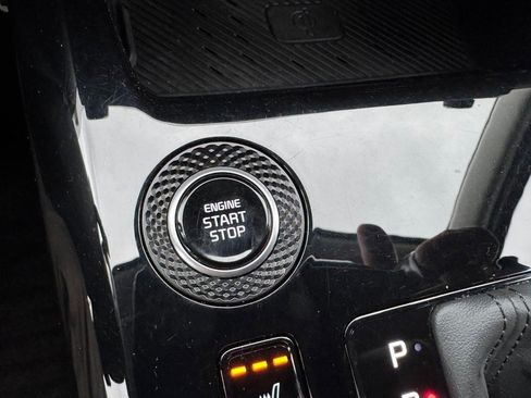 Used 2023 Kia Niro EX Touring image 22