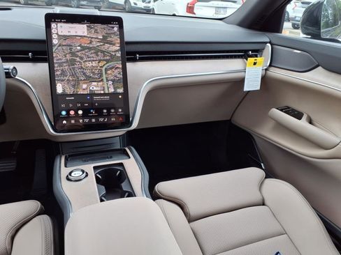 New 2025 Volvo EX90 Plus image 9