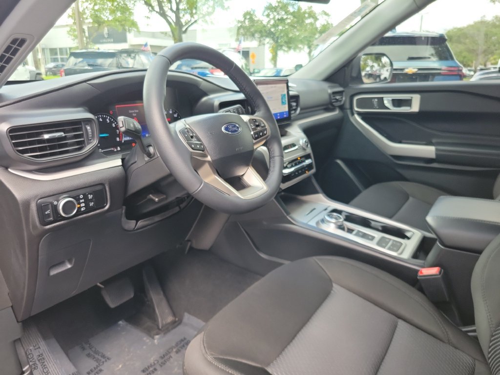 Used 2024 Ford Explorer XLT RWD image 16
