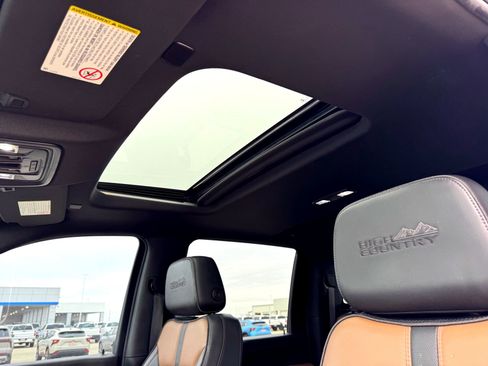 Used 2022 Chevrolet Silverado 2500 High Country w/ Z71 Off-Road Package image 14