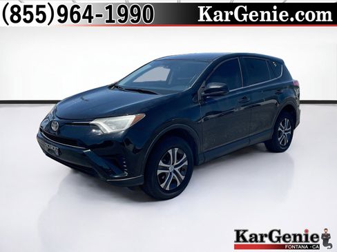 Used 2018 Toyota RAV4 LE FWD image 1