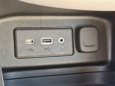 Used 2022 Chevrolet Equinox LS image 18