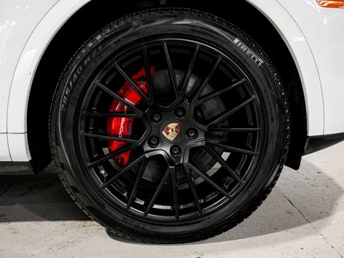 Used 2020 Porsche Cayenne S image 56