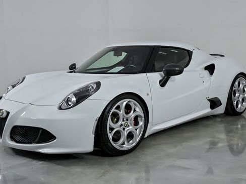 Used 2015 Alfa Romeo 4C Coupe w/ Leather Interior Group image 6