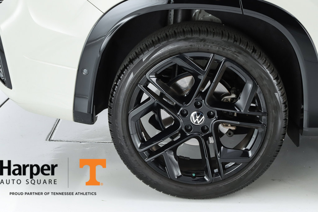 Used 2025 Volkswagen Tiguan SE R-Line FWD image 52