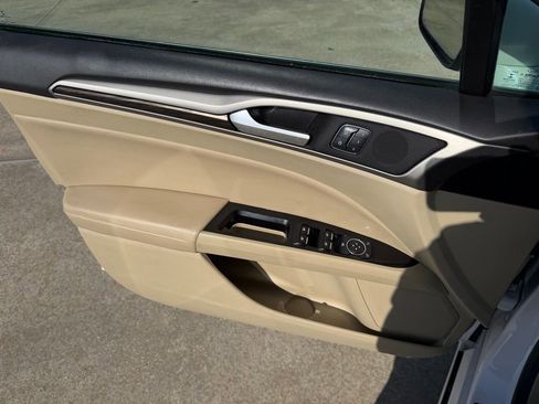 Used 2014 Ford Fusion SE w/ Equipment Group 202A image 12